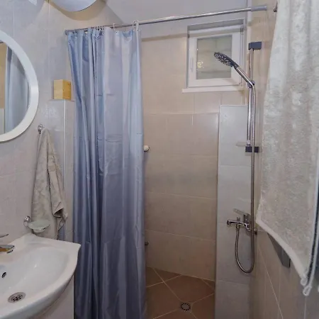 Spacious Apart Minimalist Central Bul Vitosha Sleeps 8 Apartment *